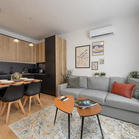 Premium 1br Old Town With Ac Close To Michalska Gate Apartment
